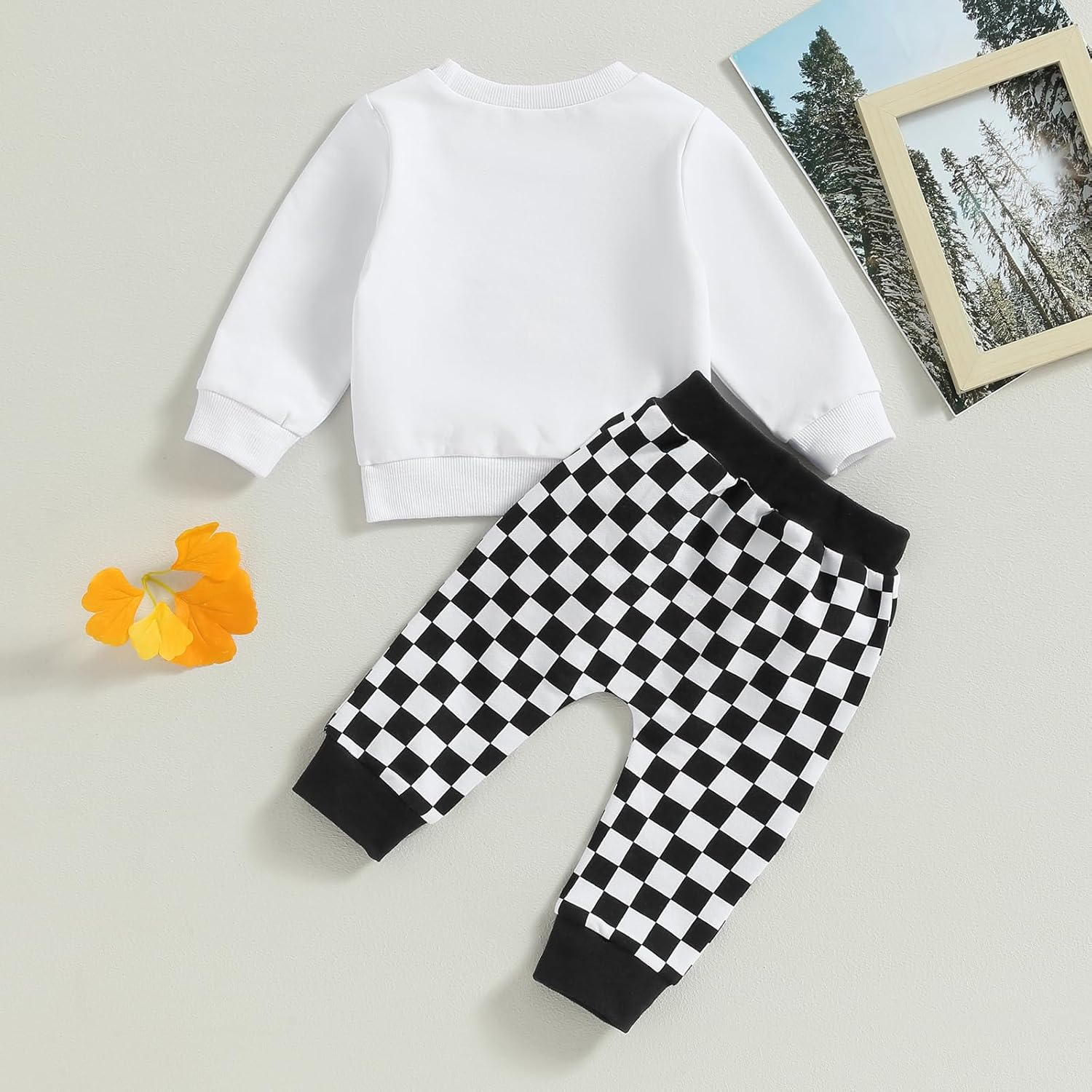 Stylish printed sweatshirt set from Karwuiio for baby boys and girls